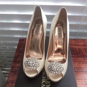 Badgley Mischka Jeannie Ivory Satin original box